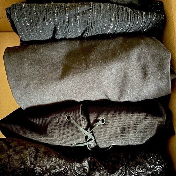 WOMEN'S SMALL GIRLS NIGHT OUT NOT SO MYSTERY BOX - Picture 1 of 3